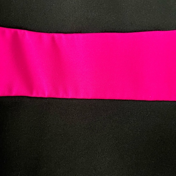 Candie’s S form fitting black/pink dress. Very flattering to the figure. - Picture 3 of 4
